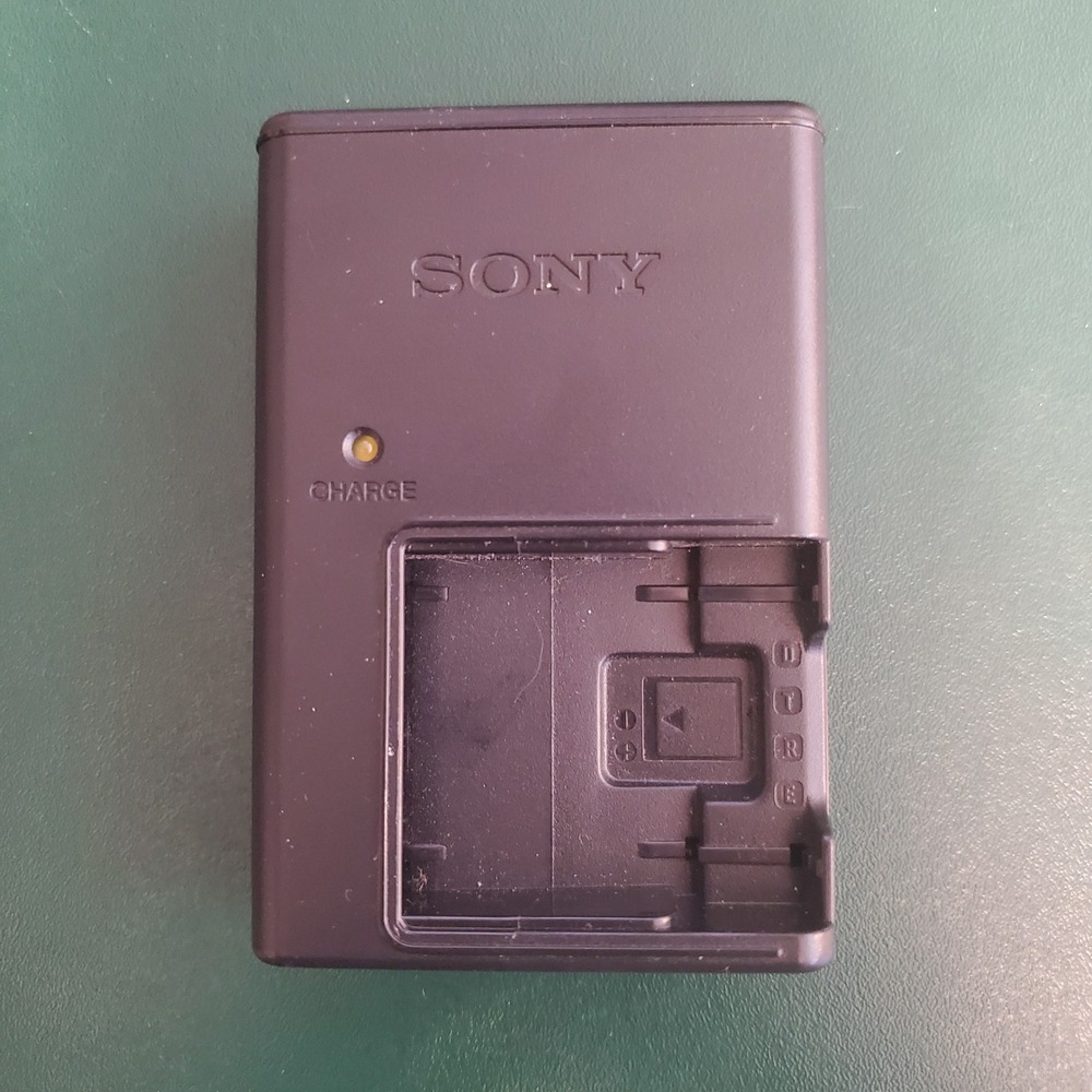 Sony BC-CSD Battery Charger for NP-BD1 NP-FD1 NP-FT1 NP-FR1 NP-FE1 Cyber-shot